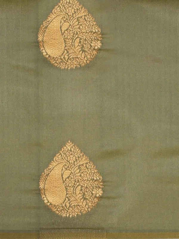 Banarasi_Silk_New_Look_And_Heavy_Designer_Saree_With_Unstiched_Blouse_Piece